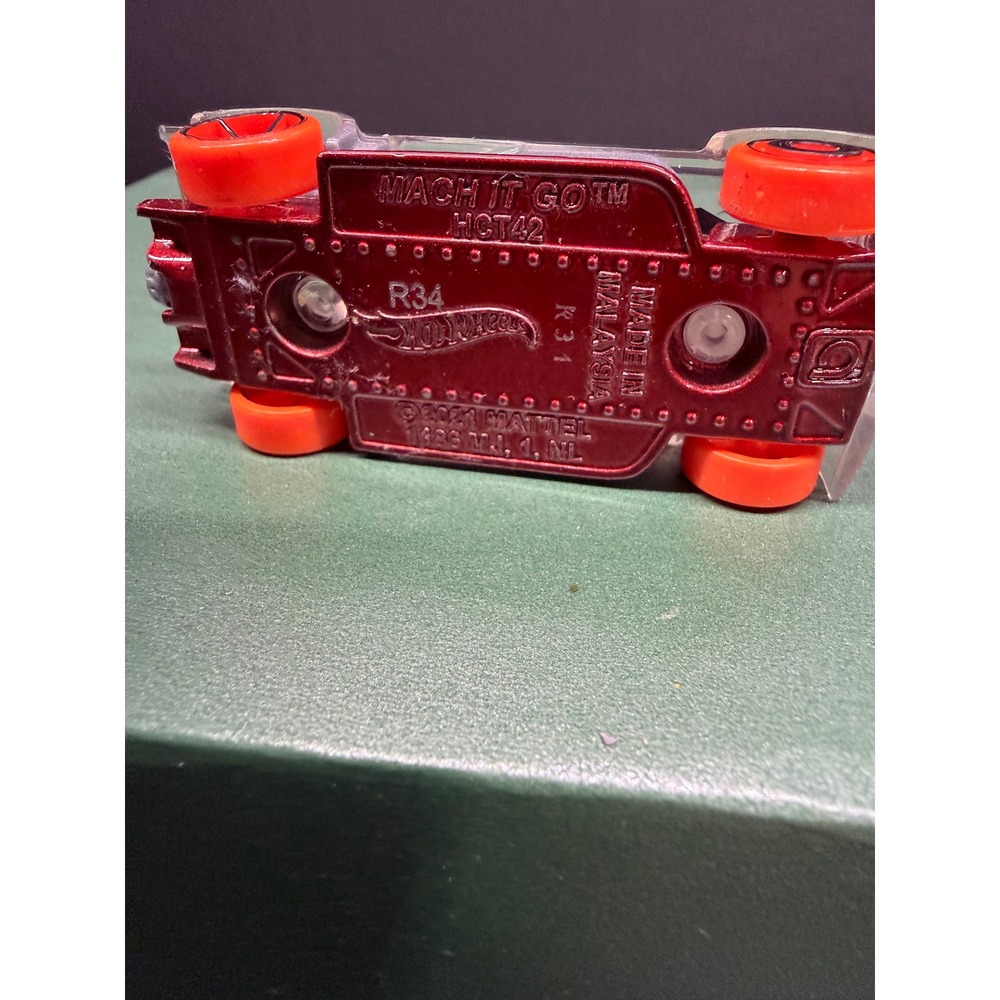 Hot Wheels Mach It Go Clear X-Raycers Translucent Red Base HGT42 1:64 Scale - Picture 4 of 6